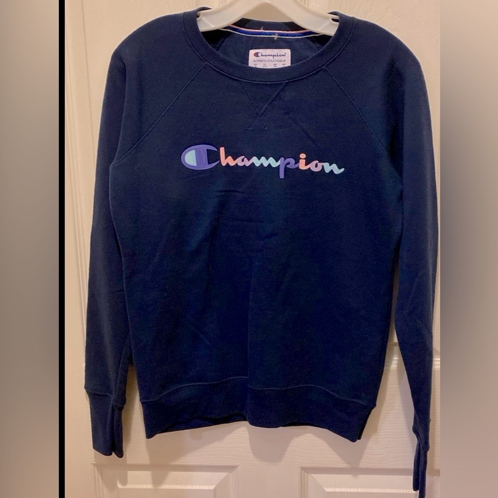 Champion women’s size extra small navy blue sweatshirt in excellent condition